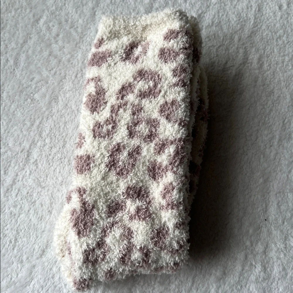 Barefoot Dreams CozyChic Cream/Stone Socks - Picture 5 of 8